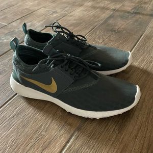 Women’s Nike Roshe Tennis Shoes